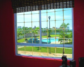 Departamento familiar, 2 habitaciones, junto a la alberca | Vista desde la habitación