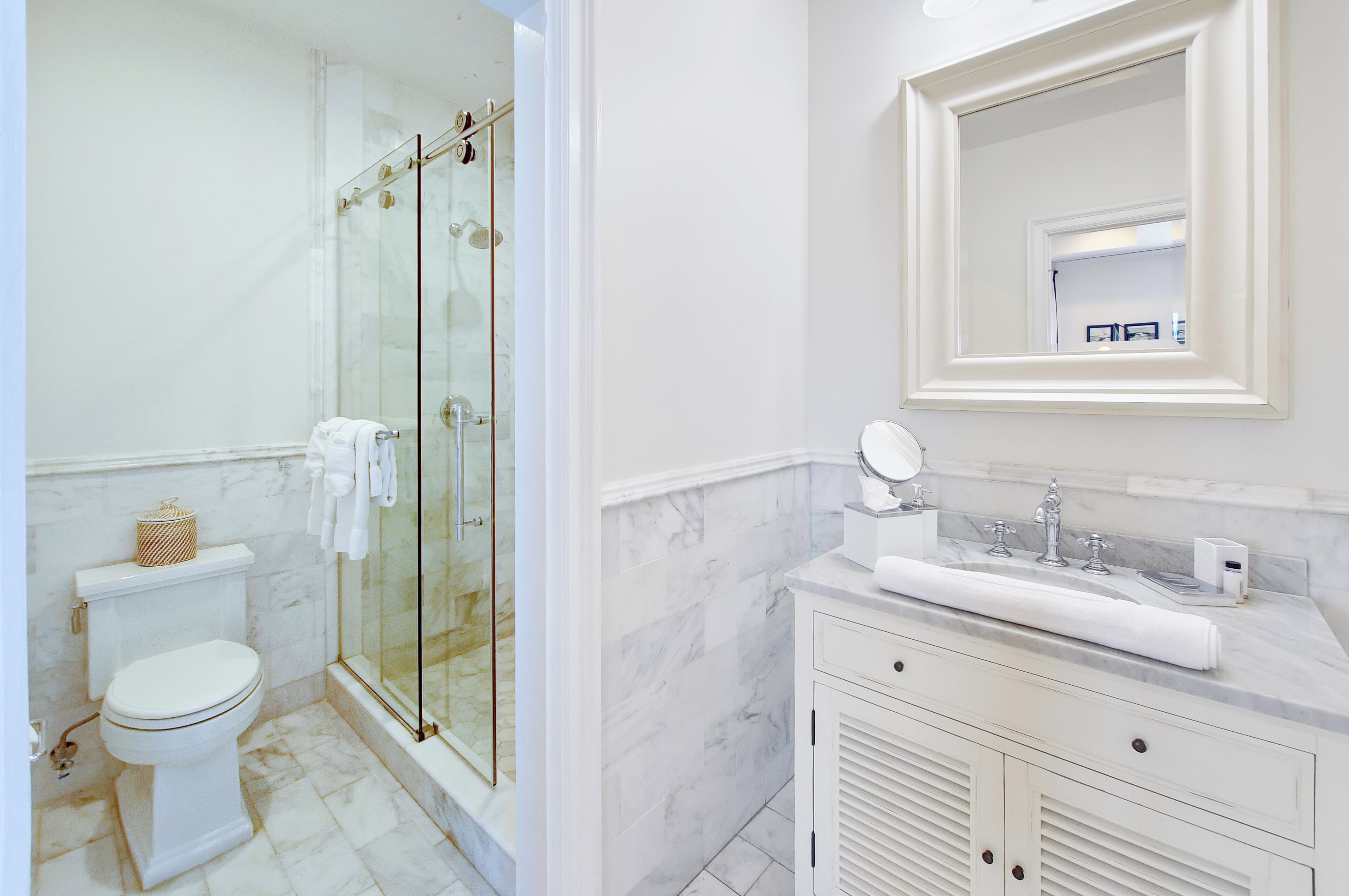 standard twin room, 2 single beds, non smoking, ocean view | bathroom | dressing gowns, towels