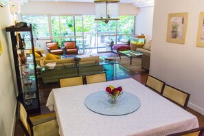 Apartment (JL-101 (BBR)) | In-room dining - All in Rio - Deliciosa Varanda no Leblon (Rio de Janeiro)