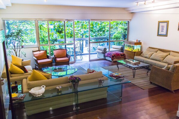 Apartment (JL-101 (BBR)) | Living room | Flat-screen TV - All in Rio - Deliciosa Varanda no Leblon (Rio de Janeiro)