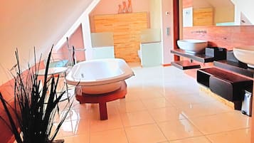 Phòng Suite Exclusive, 1 phòng ngủ | Phòng tắm | Đồ dùng nhà tắm miễn phí, máy sấy tóc, khăn tắm