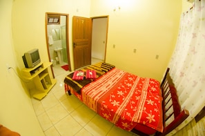 Apartamento básico, 1 cama de casal, para não fumantes | Comodidades do quarto