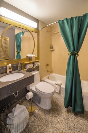 Ducha y bañera combinadas y artículos de higiene personal de diseño