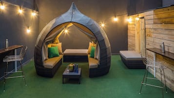 Standard Suite, 1 King Bed (Smoke Free) | 1 bedroom, premium bedding, in-room safe, blackout curtains