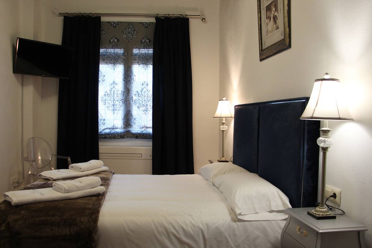 1 bedroom, down duvets, free WiFi, bed sheets