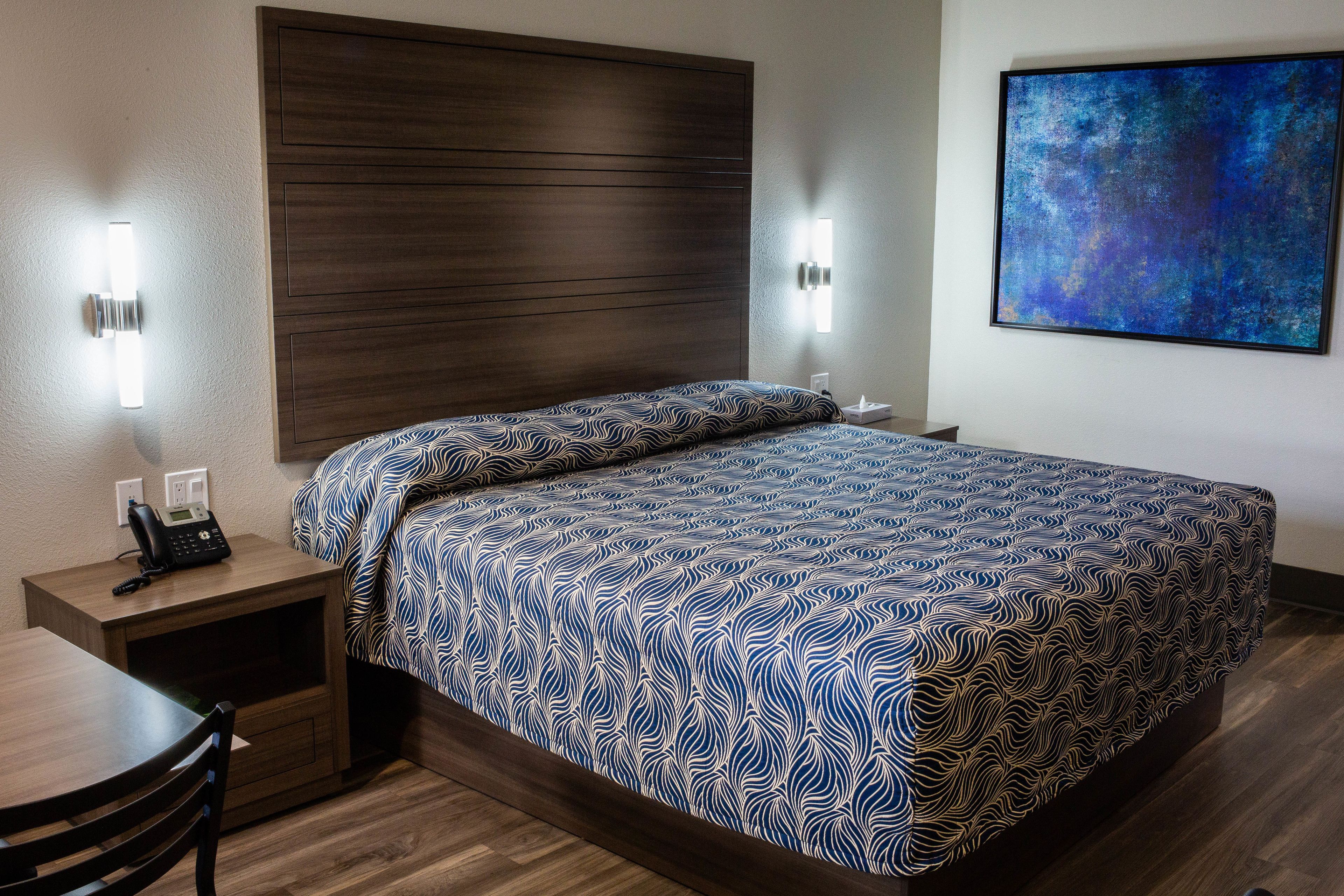 standard room, 1 king bed, non smoking | desk, laptop workspace, blackout curtains, iron/ironing board