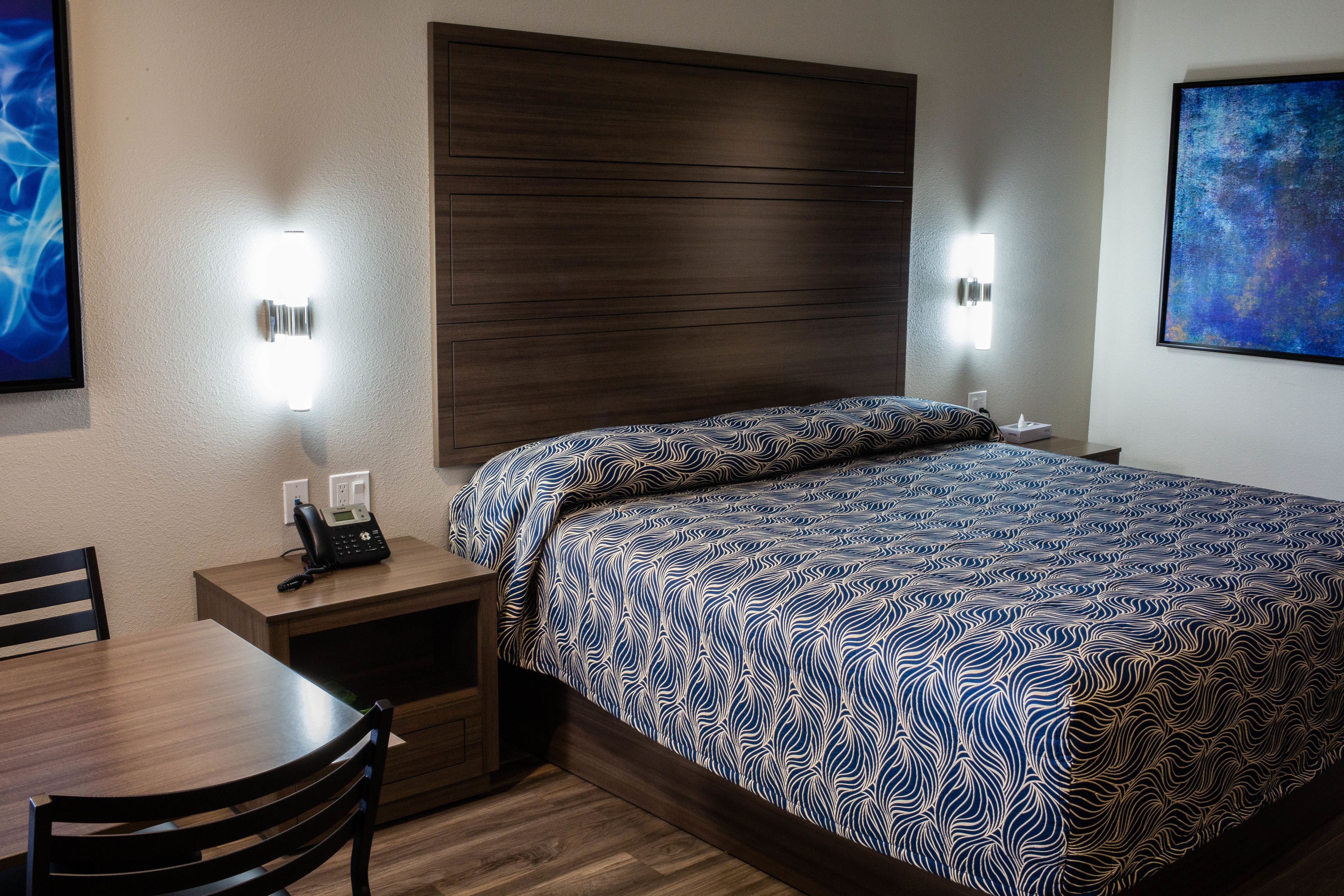 standard room, 1 king bed, non smoking | desk, laptop workspace, blackout curtains, iron/ironing board