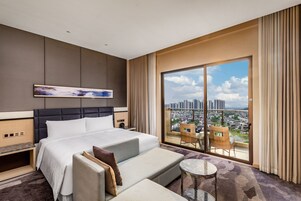 Premium bedding, pillowtop beds, free minibar items, in-room safe