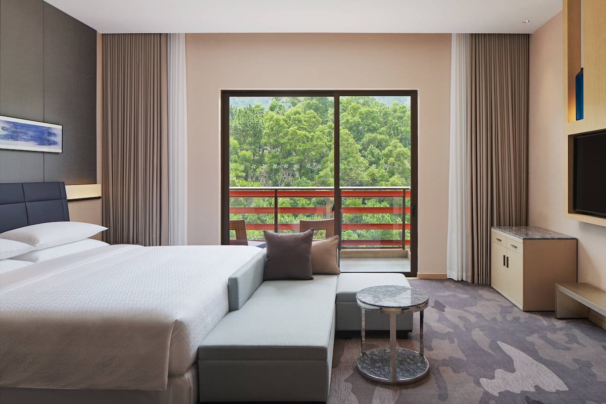 1 bedroom, premium bedding, pillow-top beds, free minibar items