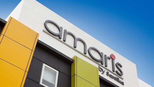 A building with the sign 'Amaris by Santika' on the facade. - Hotel Amaris Sriwedari Solo (Surakarta)