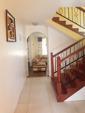 Staircase - MJ Homestay by Balozi Nairobi (Nairobi)