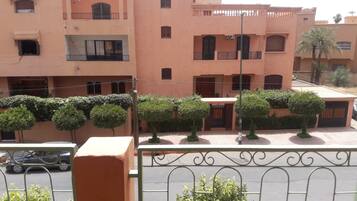2 habitaciones, muebles diferentes y cortinas blackout