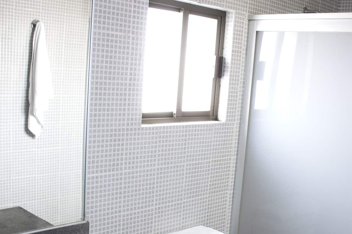 Duş, ücretsiz banyo/kozmetik ürünleri, havlu