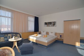 Comfort Double Room | Premium bedding, in-room safe, desk, iron/ironing board - Hotel Am Hohen Schwarm (Saalfeld-Saale)