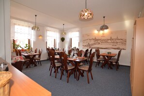 Daily buffet breakfast (EUR 8.00 per person) - Hotel Am Hohen Schwarm (Saalfeld-Saale)