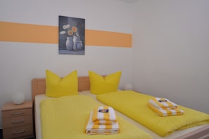 Premium bedding, in-room safe, desk, iron/ironing board - Hotel Am Hohen Schwarm (Saalfeld-Saale)