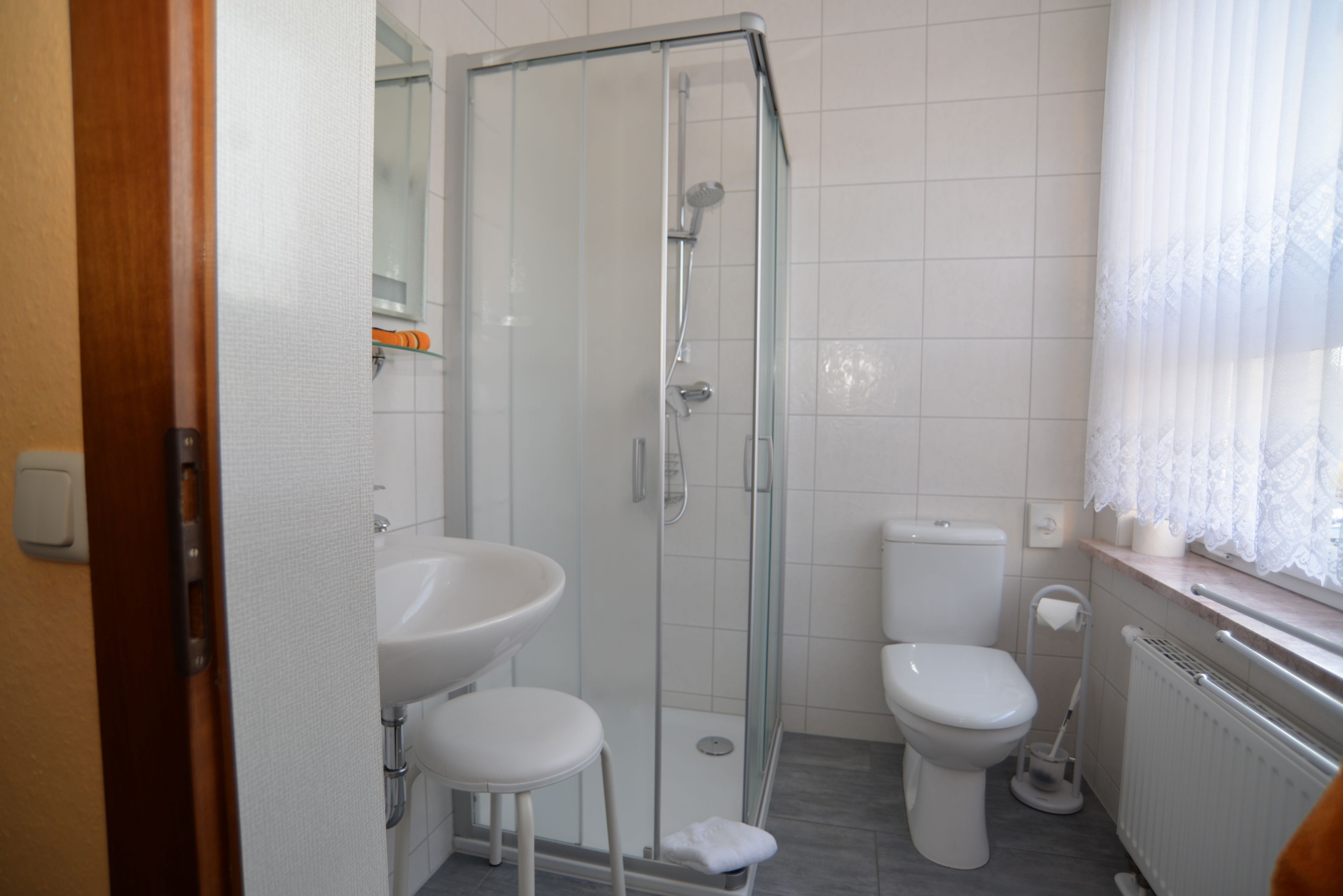 Standard Single Room | Bathroom | Shower, free toiletries