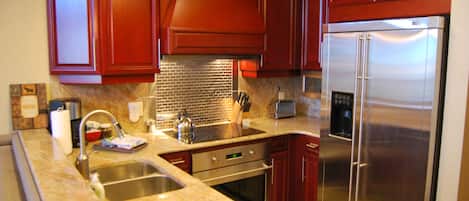 Condo, 2 Bedrooms | Private kitchen