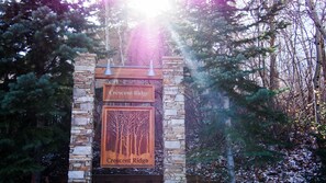 Exterior - White Pines Crescent Ridge 3-bedroom Condo - Walk to Slopes (Park City)