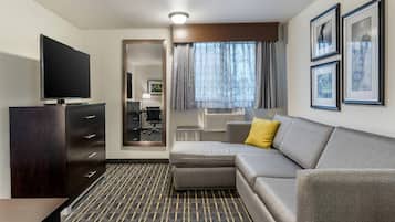 Basic-Suite, 1 King-Bett, Nichtraucher | Hochwertige Bettwaren, Pillowtop-Betten, Verdunkelungsvorhänge