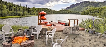 'Lodge 88' - Steps to Weiner Lake w/ Dock & Boat!