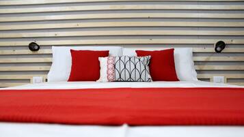 Comfort Double Room | Desk, soundproofing, free WiFi, bed sheets