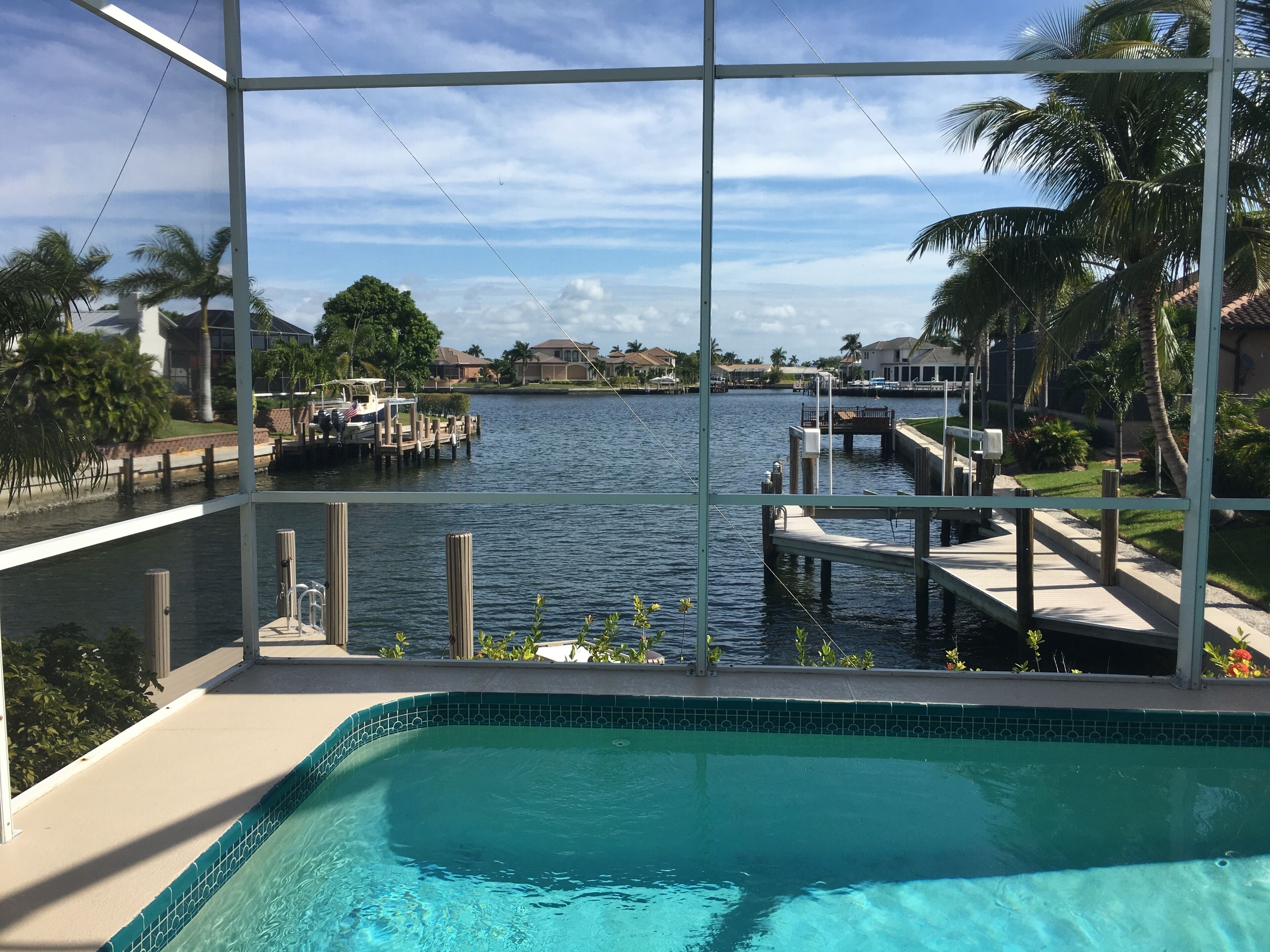 Lämmitetty uima-allas