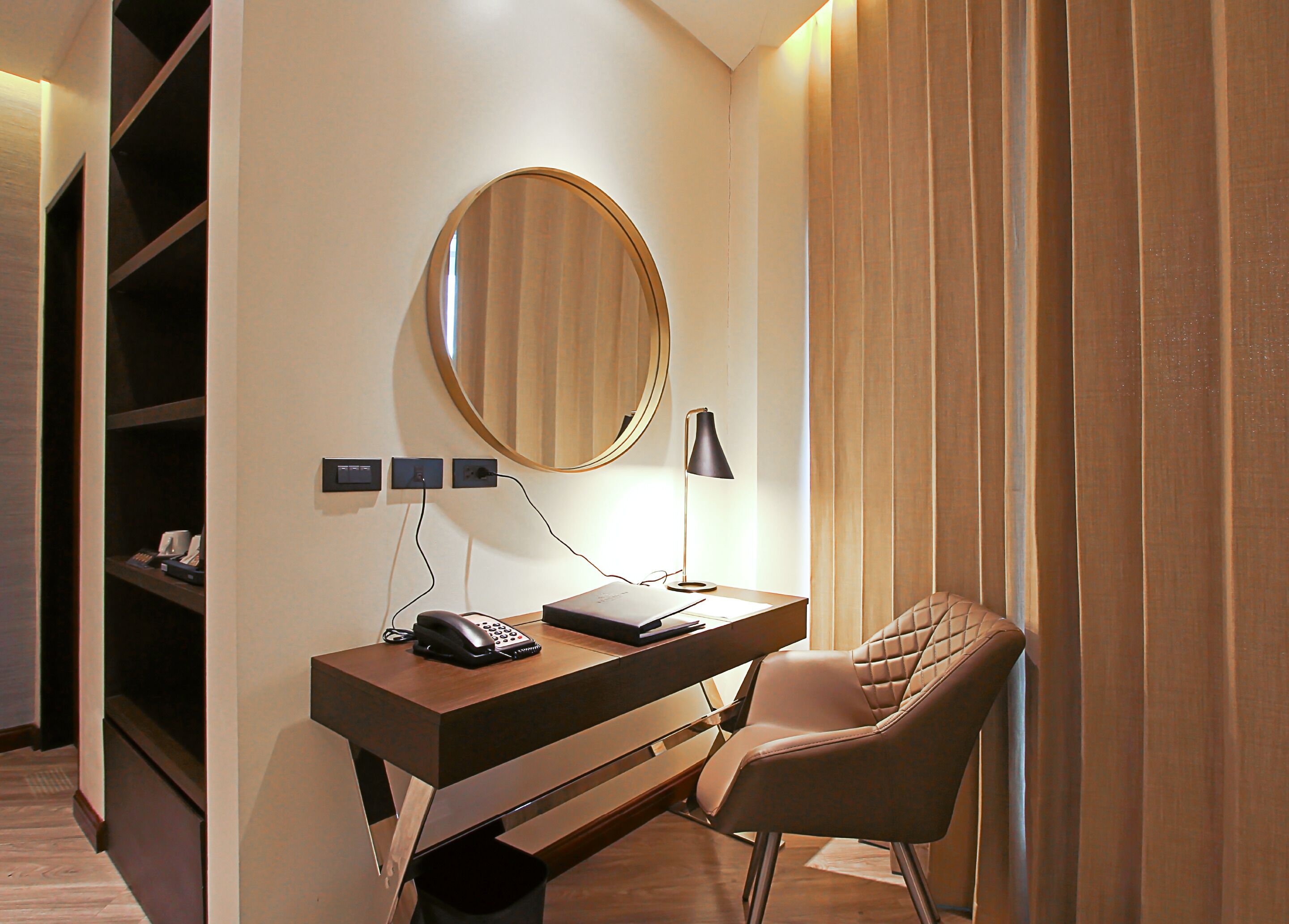 the marison suite | in-room business centre