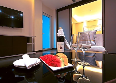 The Marison Suite | Champagne service. The Marison Hotel