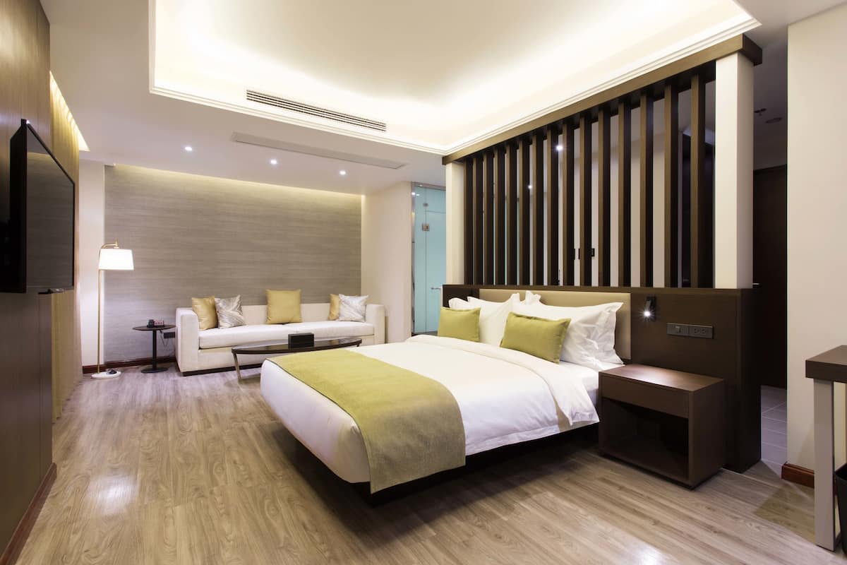 Suite Premier, 1 letto queen | 1 camera, una cassaforte in camera, una scrivania, ferro/asse da stiro