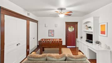 Smart-tv, pejs, videospil, bordfodbold