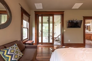 9 bedrooms, desk, iron/ironing board, travel cot