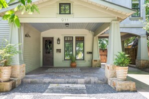 Exterior detail - Austin Luxury Escape – 8 Bedrooms, Pool, Hot Tub, BBQ, & Steps from UT & Moody (Austin)