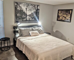 3 bedrooms, iron/ironing board, free WiFi, bed sheets - The Retreat (Austin)