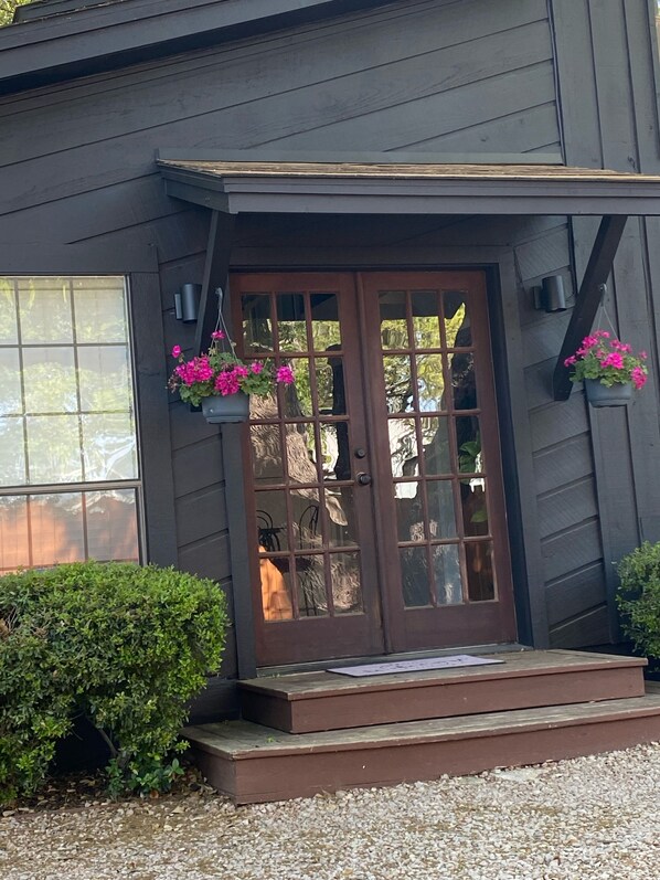 Exterior detail - The Retreat (Austin)