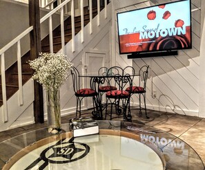 Interior - The Retreat (Austin)