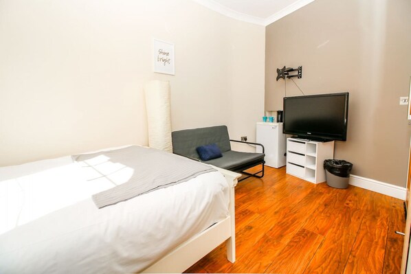 1 bedroom, iron/ironing board, WiFi, bed sheets
