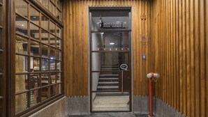 A wooden-finished elevator entrance with a sign for 'Downtown Funeral Apartments' above it. - Downtown Funchal Apartments 1C Cedros. (Funchal)