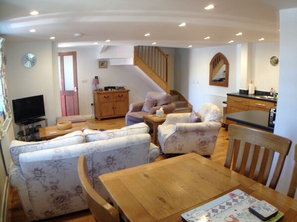 تلفزيون، مشغل دي في دي، كُتُب