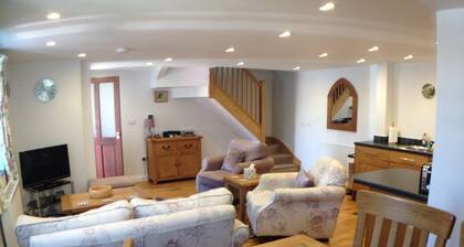 Charming Cottage overlooking the square in Chittlehampton Village