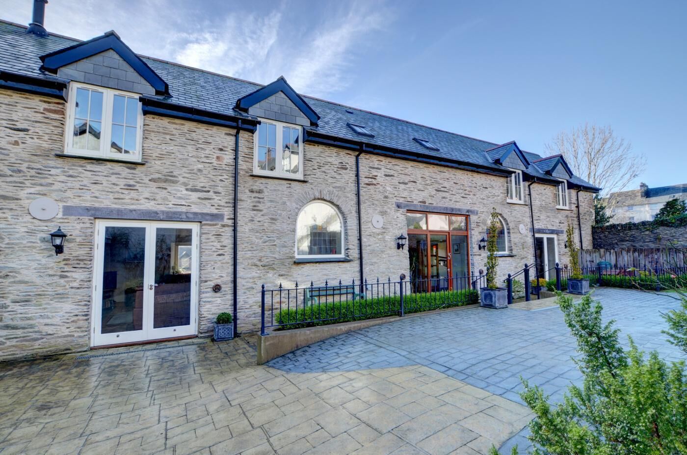 المنشأة من الخارج