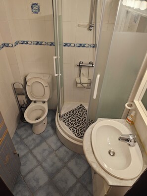 Shower, toilet paper