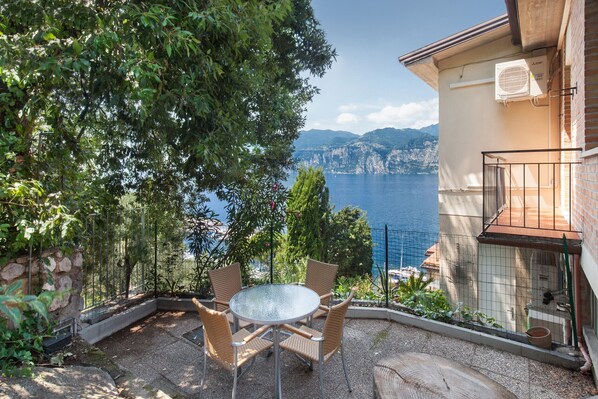 تناول الطعام بالخارج