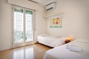 2 chambres, fer et planche à repasser, Wi-Fi gratuit, draps fournis