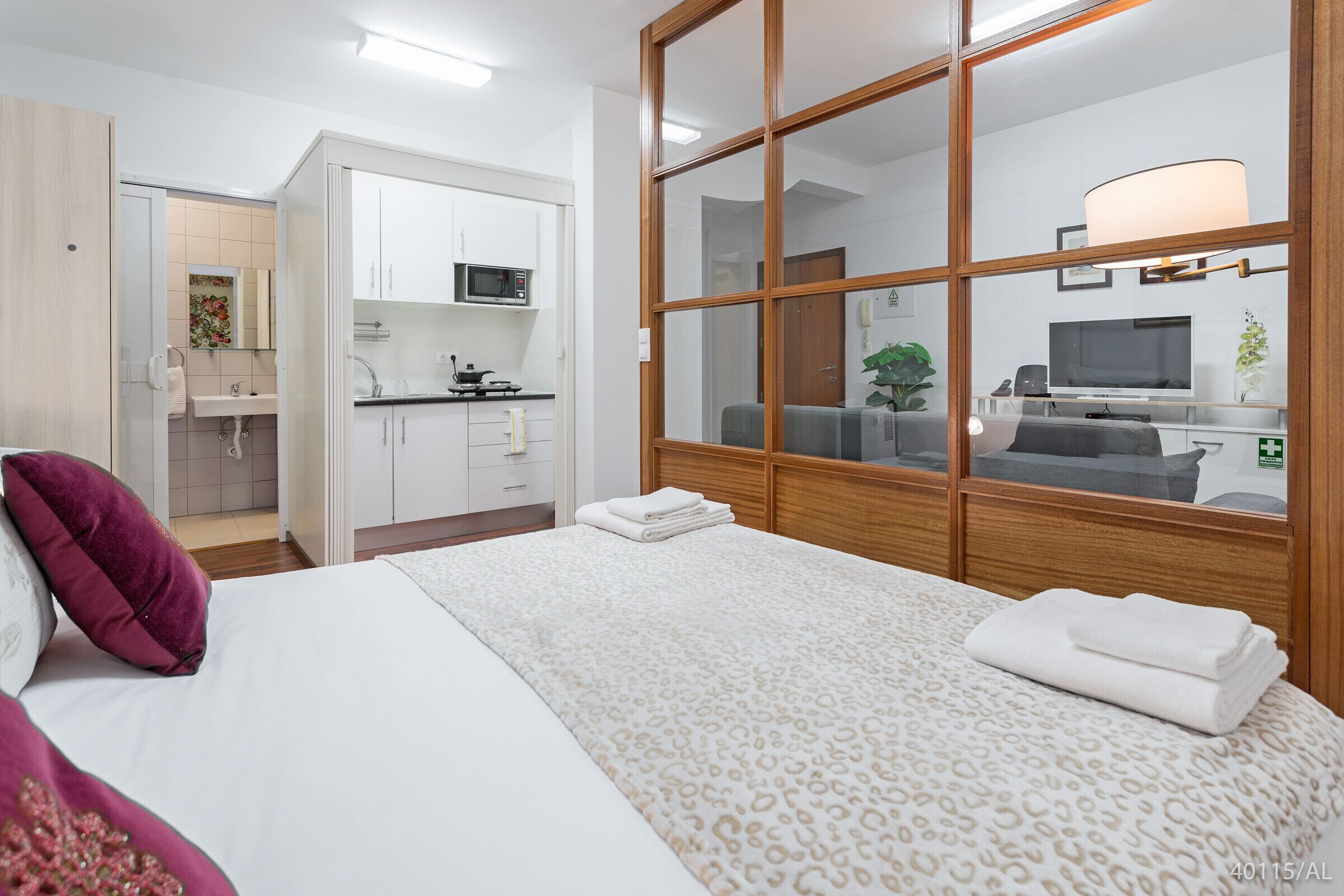 1 habitación, tabla de planchar con plancha, wifi y ropa de cama 