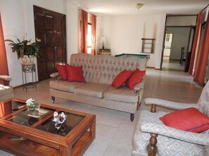 Lobby sitting area - Villa Niagara (Chacras de Coria)