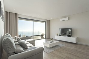 TV - Searenity Vacations Home I, west of the Island (Arco da Calheta)