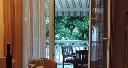 Cozy Apartment • Pool • close to Trogir & Airport