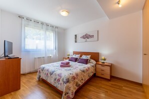 3 chambres, fer et planche à repasser, lit parapluie, Wi-Fi gratuit