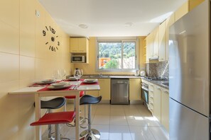 Fridge, microwave, oven, stovetop - BEST OFFER! few minutes Beach, Pool + Free Wifi 5G+ Parking (Tossa de Mar)